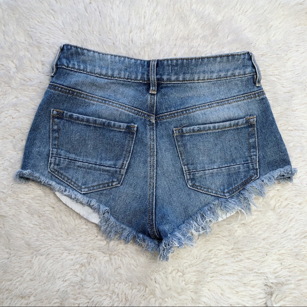 Kendall & Kylie Frayed Hem Jean Shorts Size 1 - Picture 7 of 8
